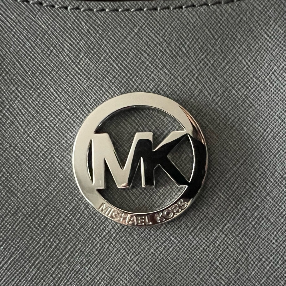 Michael Kors Women's Jet Set Travel Gray Silver Chain Shoulder Bag - Picture 4 of 8